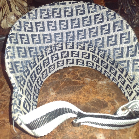 VINTAGE 90'S FENDI LIKE NEW - Picture 4 of 4